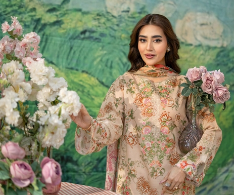 3Pcs Embroidered Lawn Embroidered lawn suit