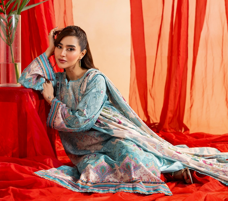 3Pcs Embroidered Lawn Embroidered lawn suit